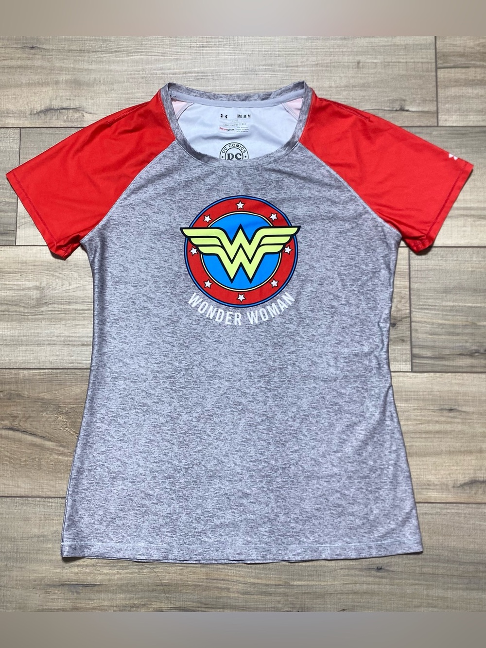Under Armour Women’s Short Sleeve Fitted Heatgear Wonder Woman Shirt M